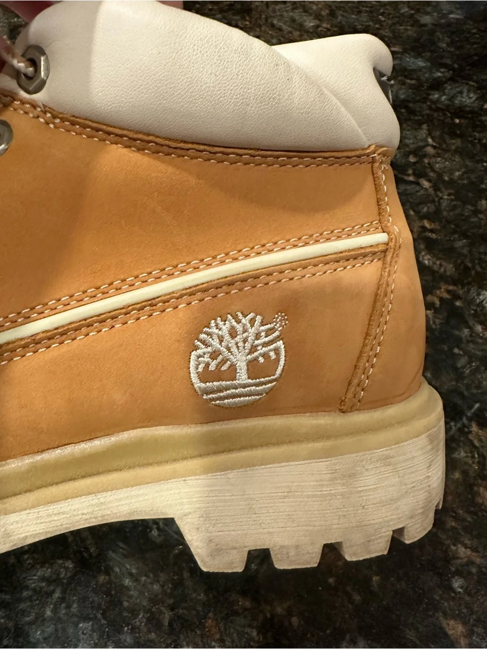 Timberland Wheat/Tan Leather Men's Lace-Up Boots with Cream Collar